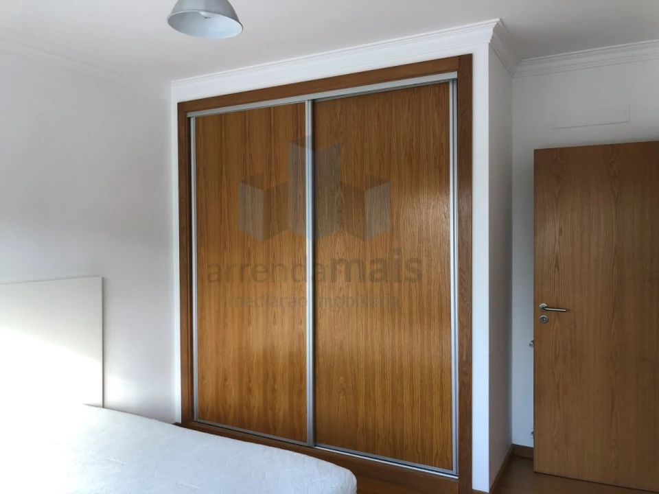 Apartamento T1 para Arrendamento em Sé Nova, Santa Cruz, Almedina e São Bartolomeu Foto 11