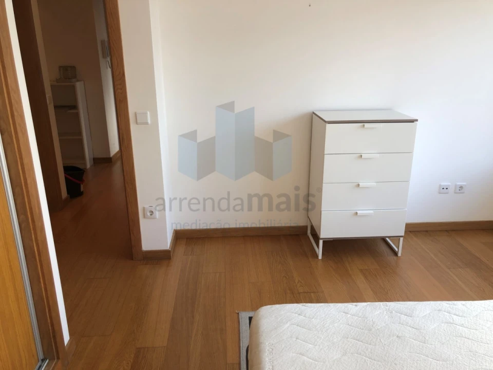 Apartamento T1 para Arrendamento em Sé Nova, Santa Cruz, Almedina e São Bartolomeu Foto 12