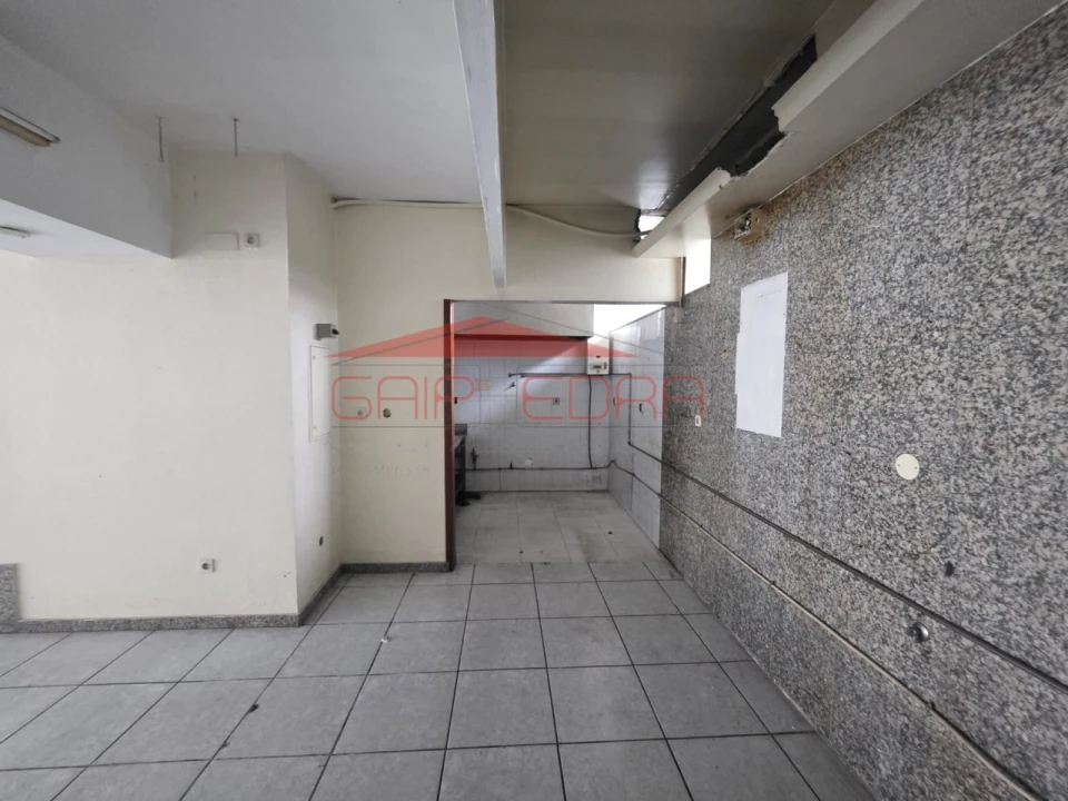 Loja para Venda em Candoso Santiago e Mascotelos Foto 5