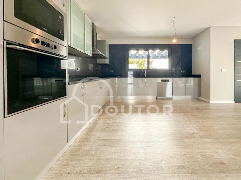 Moradia T3 para Venda em São Roque Foto 7