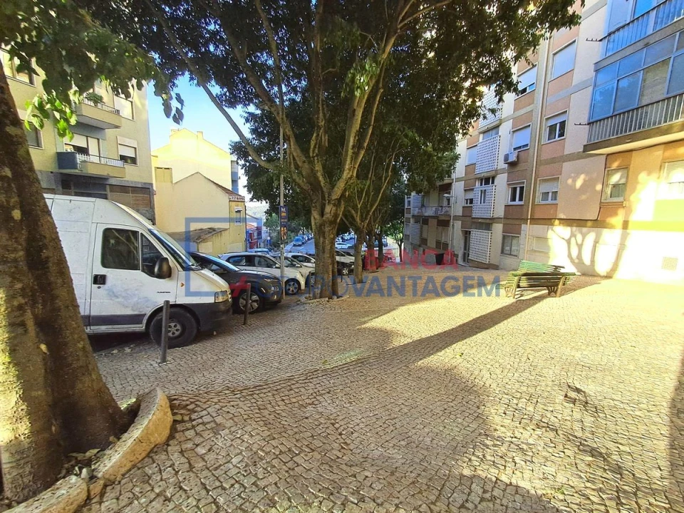 Apartamento T2 para Venda em Campolide Foto 22
