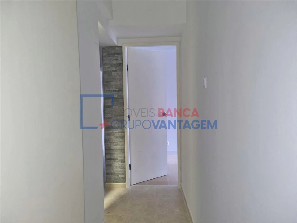 Apartamento T2 para Venda em Campolide Foto 4