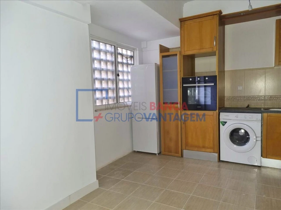 Apartamento T2 para Venda em Campolide Foto 6