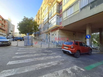 Apartamento T2 para Venda em Campolide