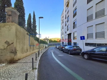 Apartamento T2 para Venda em Campolide