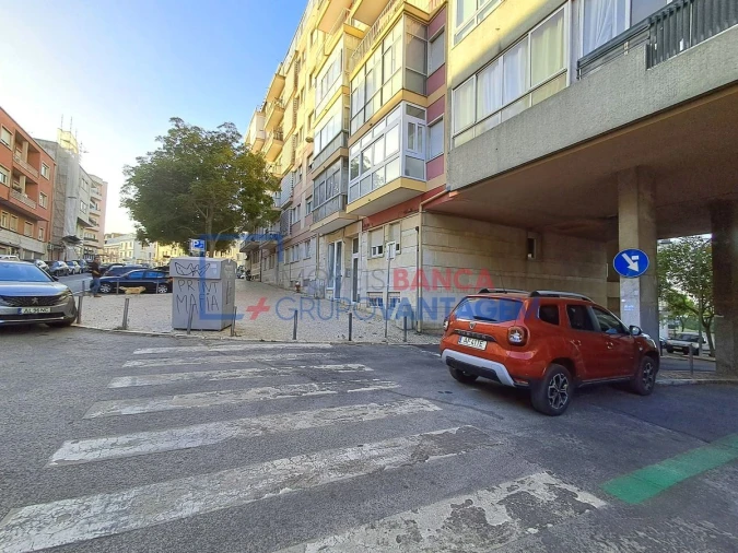 Apartamento T2 para Venda em Campolide Foto 16