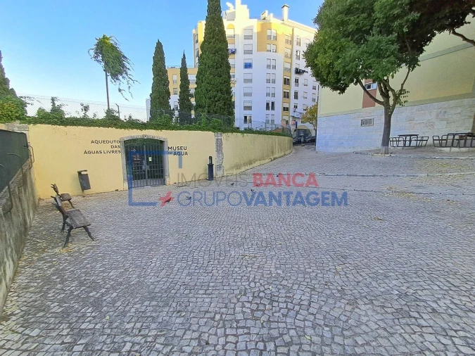 Apartamento T2 para Venda em Campolide Foto 15