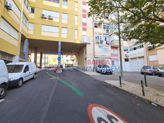 Apartamento T2 para Venda em Campolide Foto 18