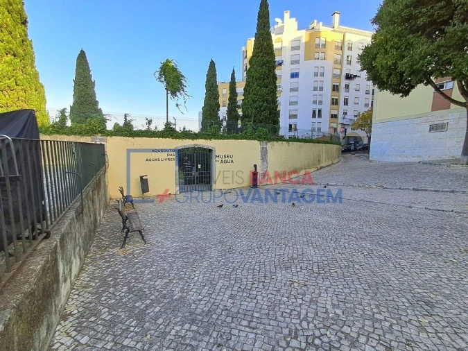 Apartamento T2 para Venda em Campolide Foto 21