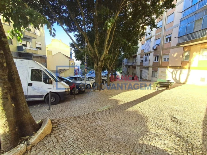 Apartamento T2 para Venda em Campolide Foto 22