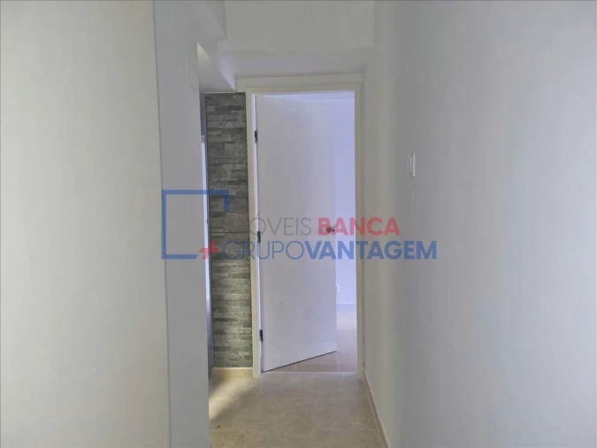 Apartamento T2 para Venda em Campolide Foto 4