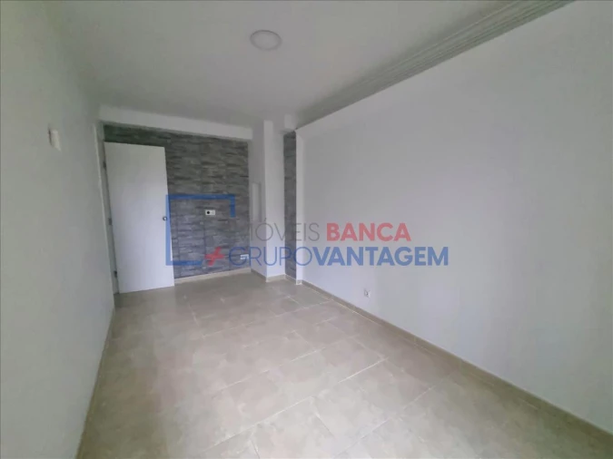 Apartamento T2 para Venda em Campolide Foto 2