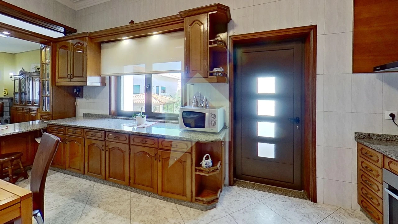 Moradia T4 para Venda em Galegos (São Martinho) Foto 15