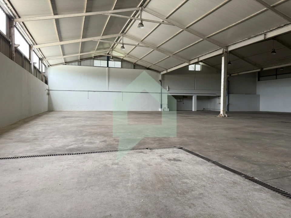 Armazém para Venda em Chorente, Góios, Courel, Pedra Furada e Gueral Foto 2