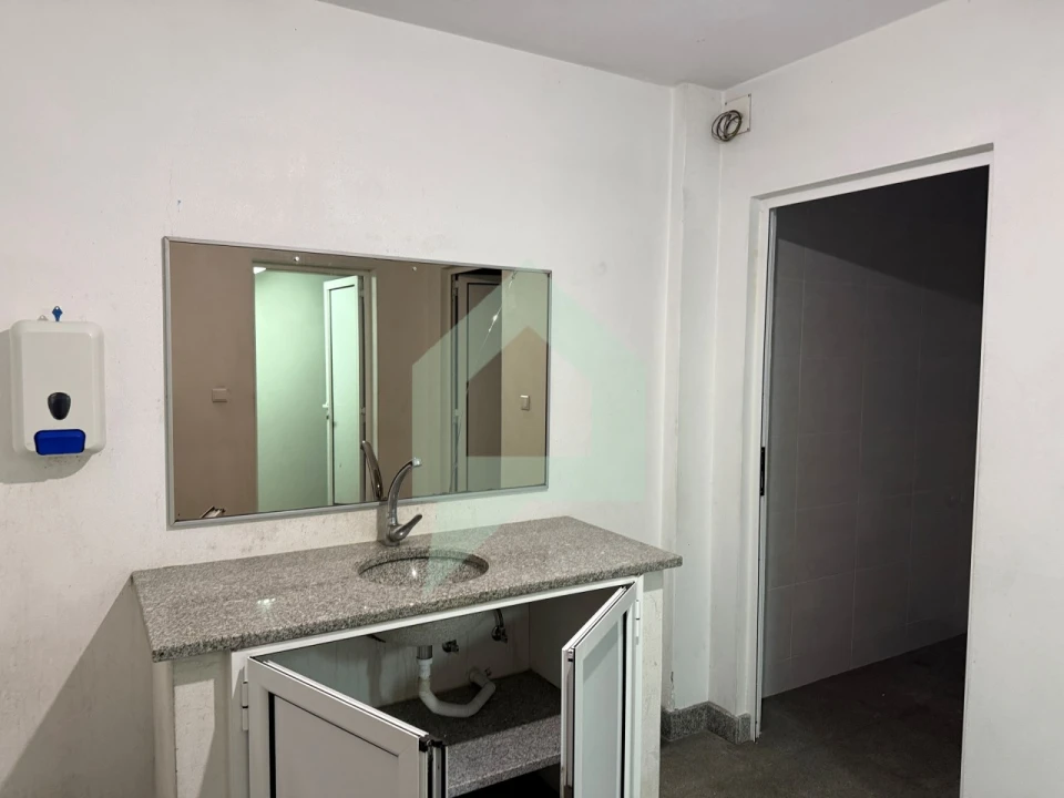 Armazém para Venda em Chorente, Góios, Courel, Pedra Furada e Gueral Foto 8