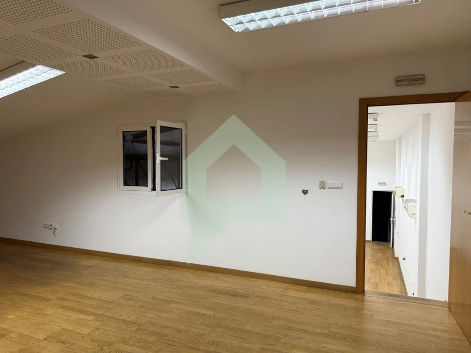 Armazém para Venda em Chorente, Góios, Courel, Pedra Furada e Gueral Foto 13