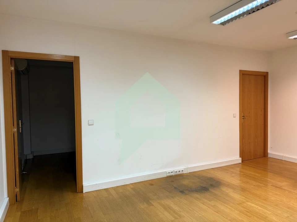 Armazém para Venda em Chorente, Góios, Courel, Pedra Furada e Gueral Foto 20