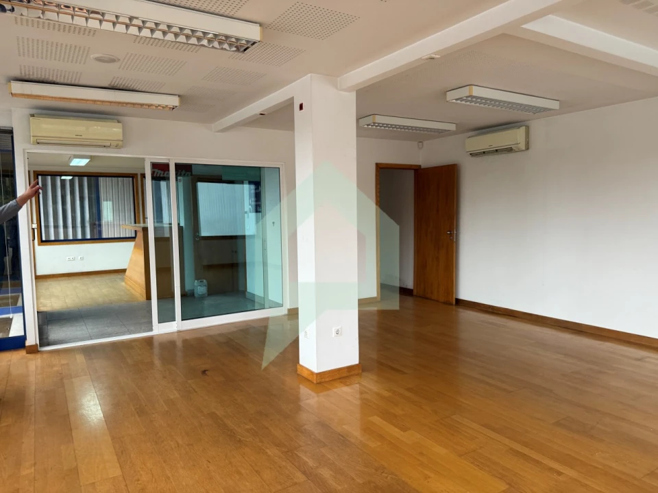 Armazém para Venda em Chorente, Góios, Courel, Pedra Furada e Gueral Foto 22