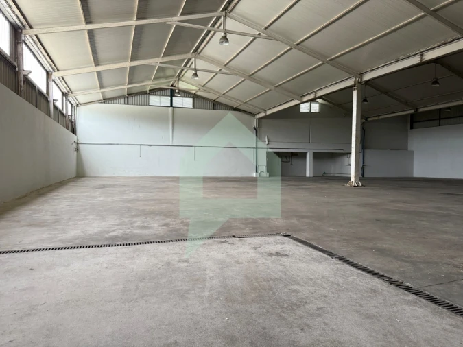 Armazém para Venda em Chorente, Góios, Courel, Pedra Furada e Gueral Foto 2