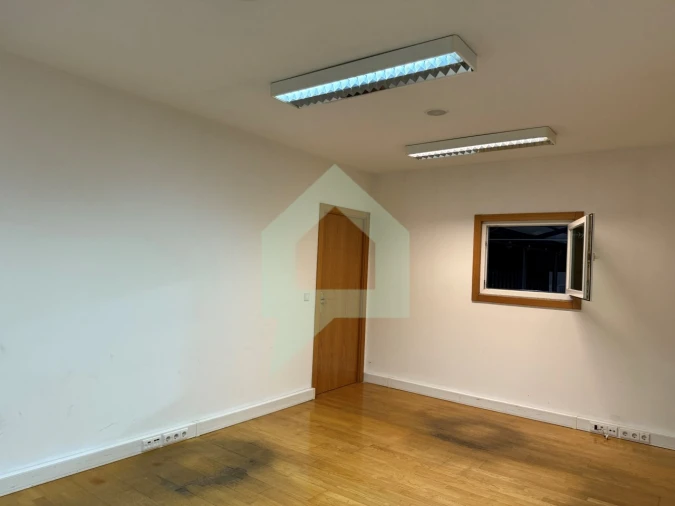 Armazém para Venda em Chorente, Góios, Courel, Pedra Furada e Gueral Foto 19