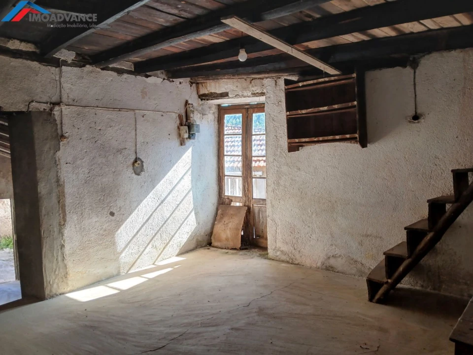 Moradia T2 para Venda em Lorvão Foto 16