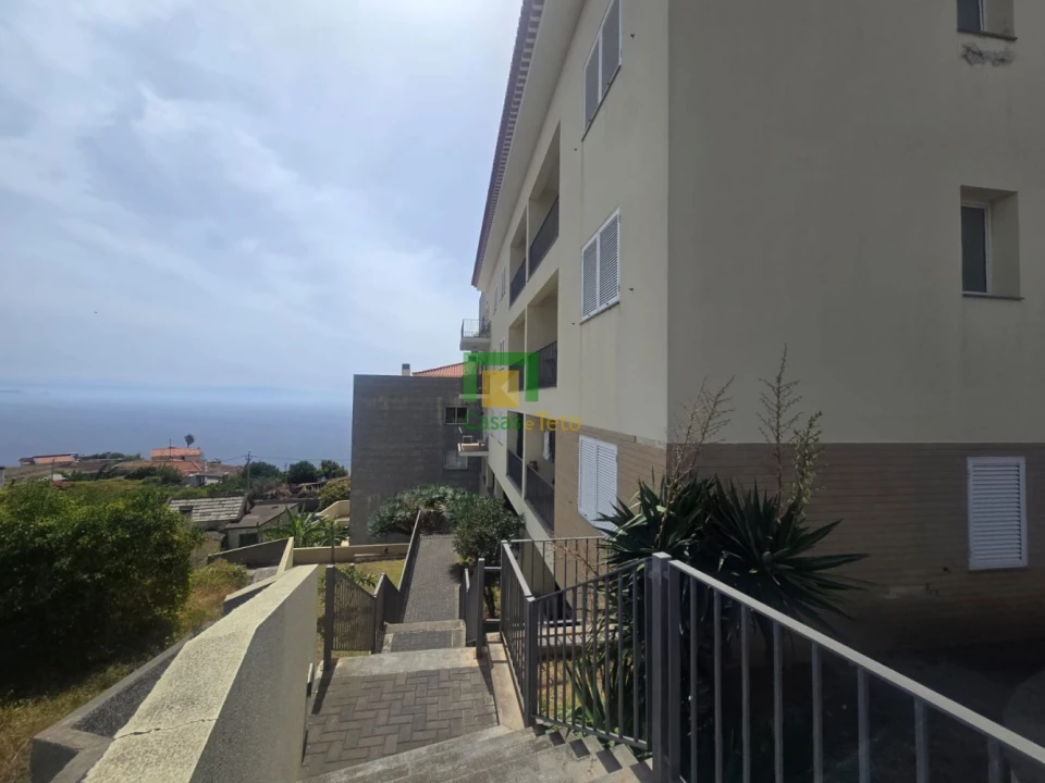 Apartamento T2 para Venda em Caniço Foto 5