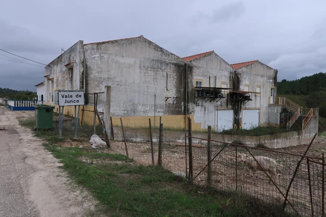 Armazém para Venda em Comenda Foto 2
