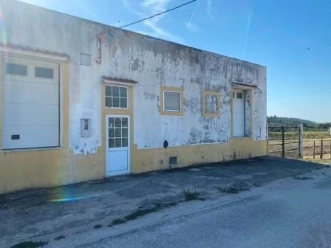 Armazém para Venda em Comenda Foto 1