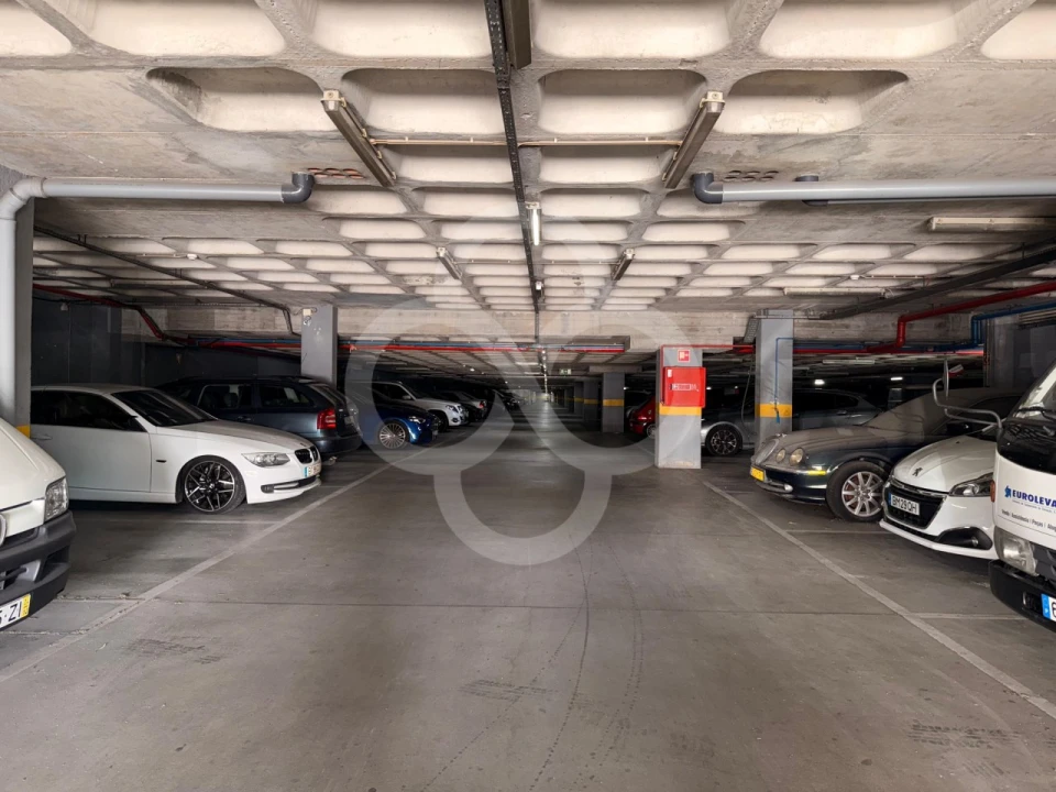 Negócio para Venda em Massamá e Monte Abraão Foto 1