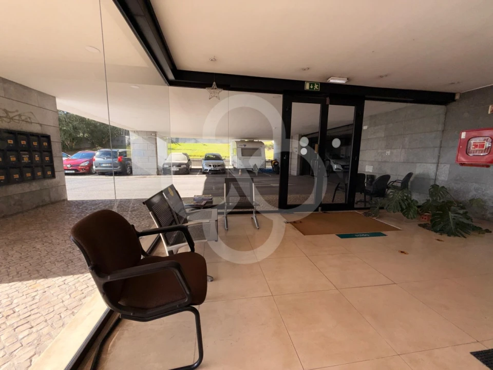 Negócio para Venda em Massamá e Monte Abraão Foto 2