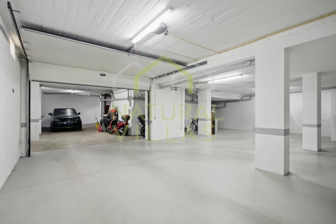 Garagem para Venda em Faro (Sé e São Pedro) Foto 1