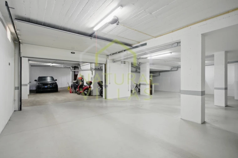 Garagem para Venda em Faro (Sé e São Pedro)