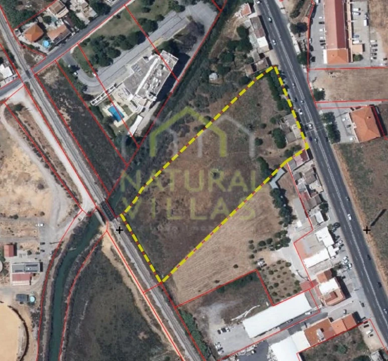 Terreno Misto para Venda em Faro (Sé e São Pedro) Foto 1