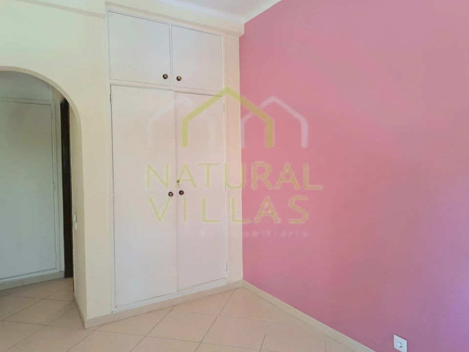 Apartamento T2 para Venda em Quarteira Foto 9
