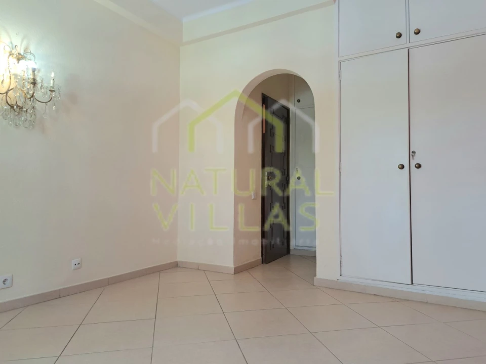Apartamento T2 para Venda em Quarteira Foto 11
