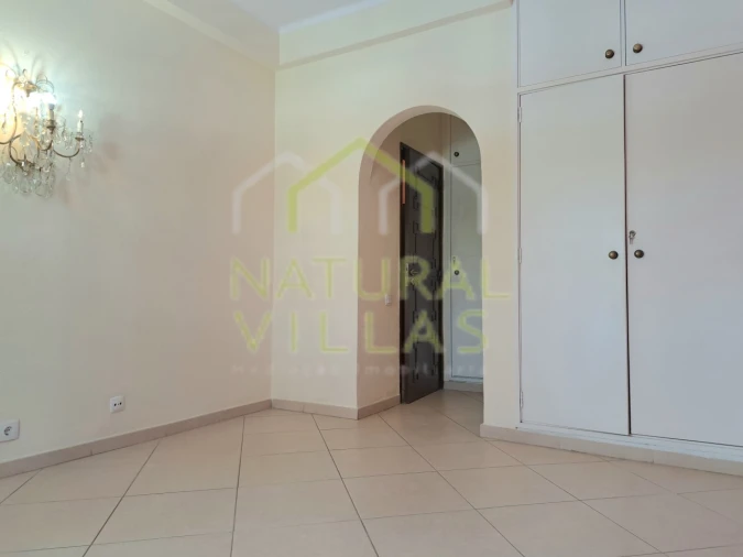 Apartamento T2 para Venda em Quarteira Foto 11