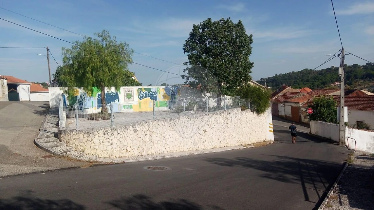 Moradia T3 para Venda em Arneiro das Milhariças Foto 18