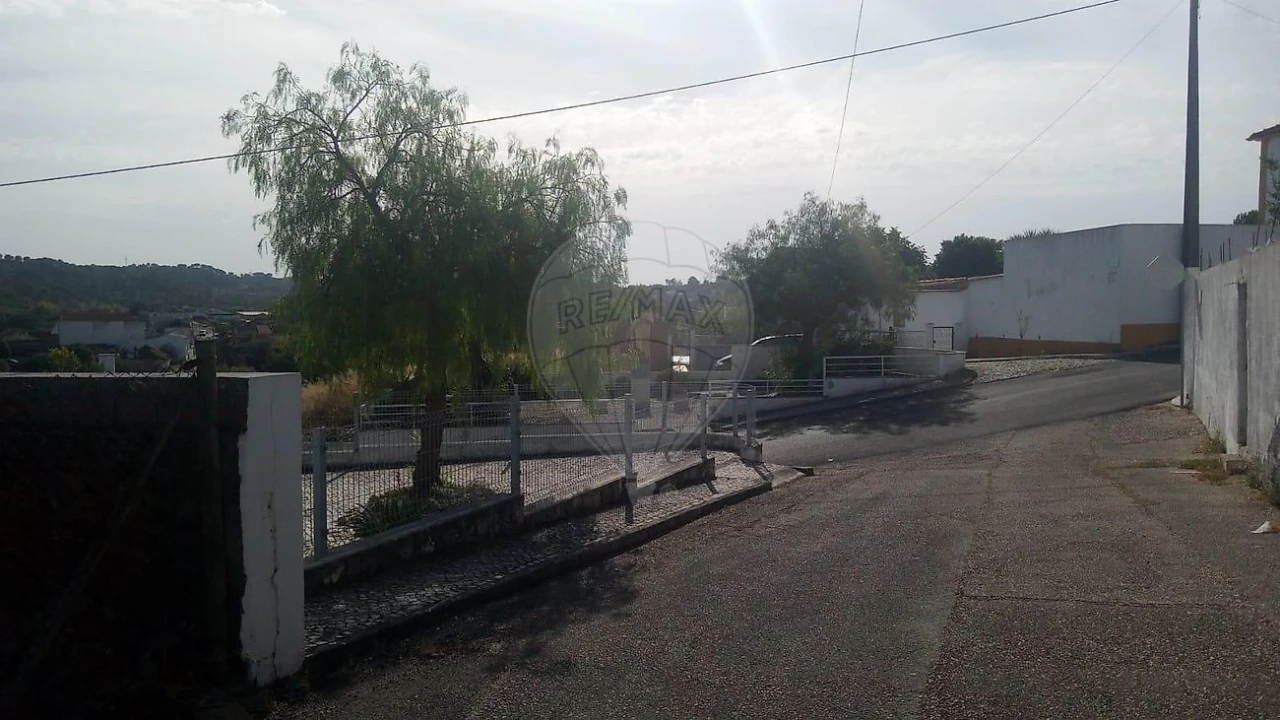 Moradia T3 para Venda em Arneiro das Milhariças Foto 16