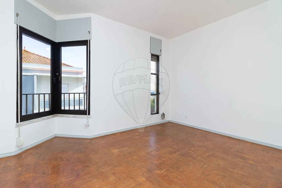 Prédio para Venda em Vila Franca de Xira Foto 28