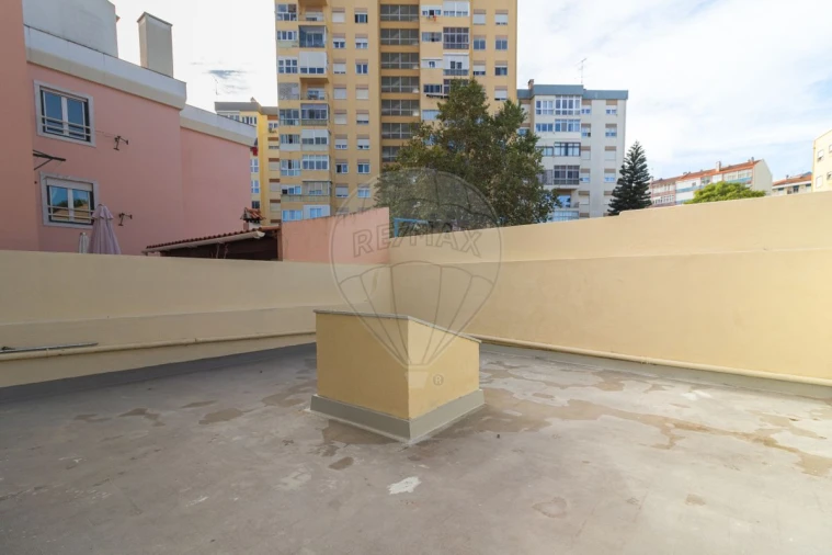 Prédio para Venda em Vila Franca de Xira Foto 23