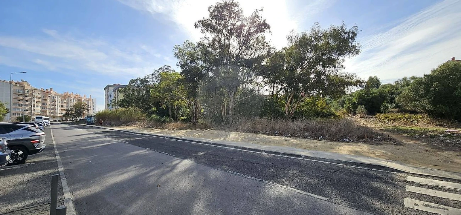 Terreno para Venda em Algueirão-Mem Martins Foto 1