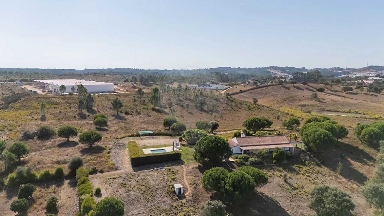 Quinta T3 para Venda em São Teotónio Foto 42