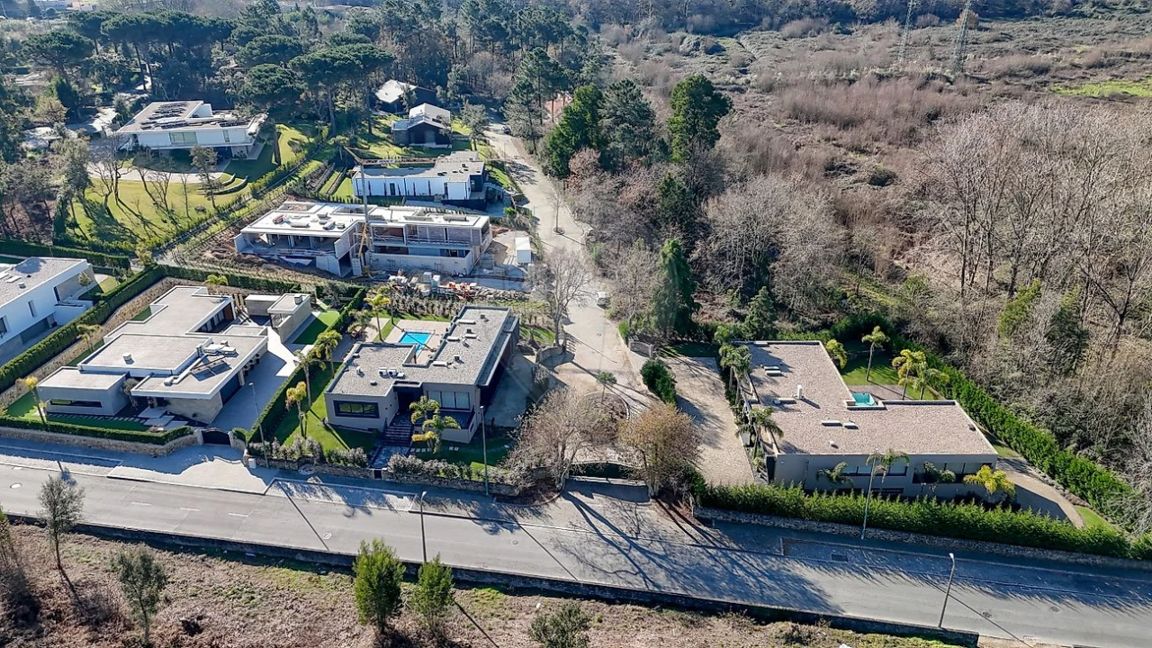 Terreno para Venda em Pedroso e Seixezelo Foto 1