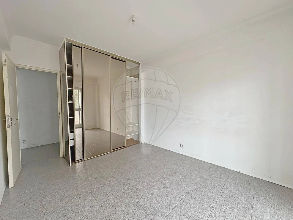 Apartamento T2 para Venda em Agualva e Mira-Sintra Foto 18