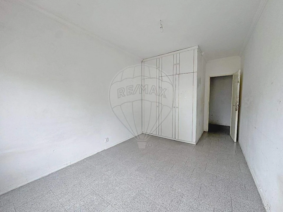 Apartamento T2 para Venda em Agualva e Mira-Sintra Foto 19