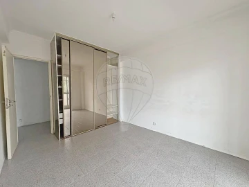 Apartamento T2 para Venda em Agualva e Mira-Sintra