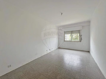 Apartamento T2 para Venda em Agualva e Mira-Sintra