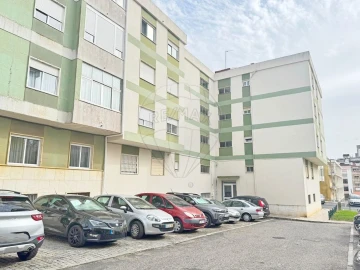 Apartamento T2 para Venda em Agualva e Mira-Sintra