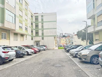 Apartamento T2 para Venda em Agualva e Mira-Sintra