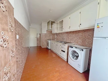 Apartamento T2 para Venda em Agualva e Mira-Sintra